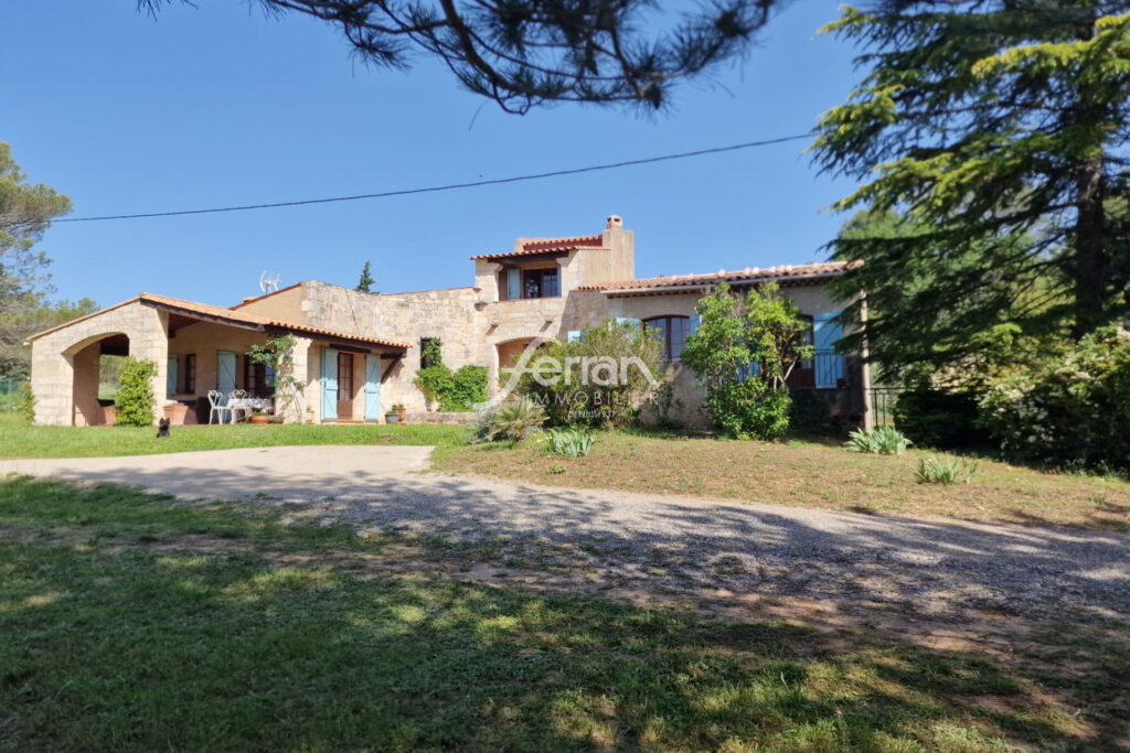 A vendre villa avec piscine à Sillans la cacade sur un terrain – 5 pièces – 3 chambres – 135.00 m²
