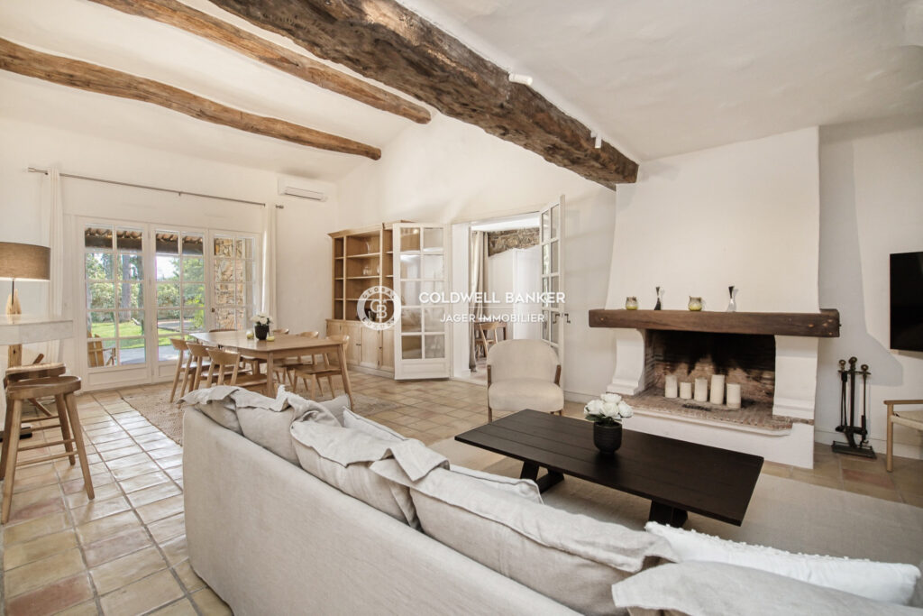 Villa en pierre rénovée de plain-pied dans un domaine sécurisé – 6 pièces – 5 chambres – 200.00 m²