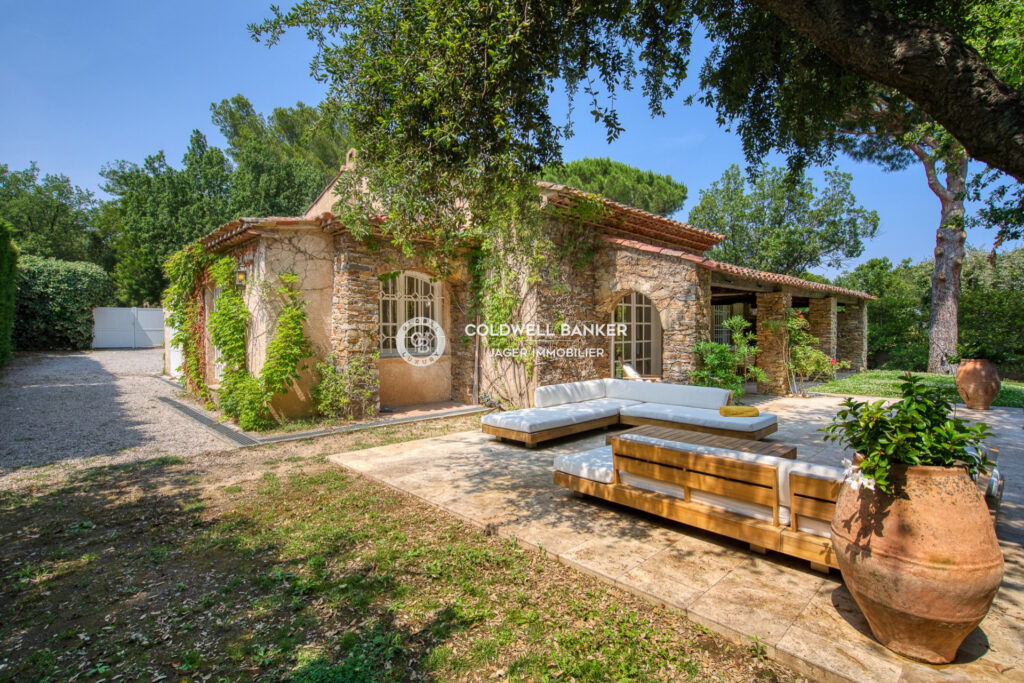 Villa en pierre rénovée de plain-pied dans un domaine sécurisé – 6 pièces – 5 chambres – 200.00 m²