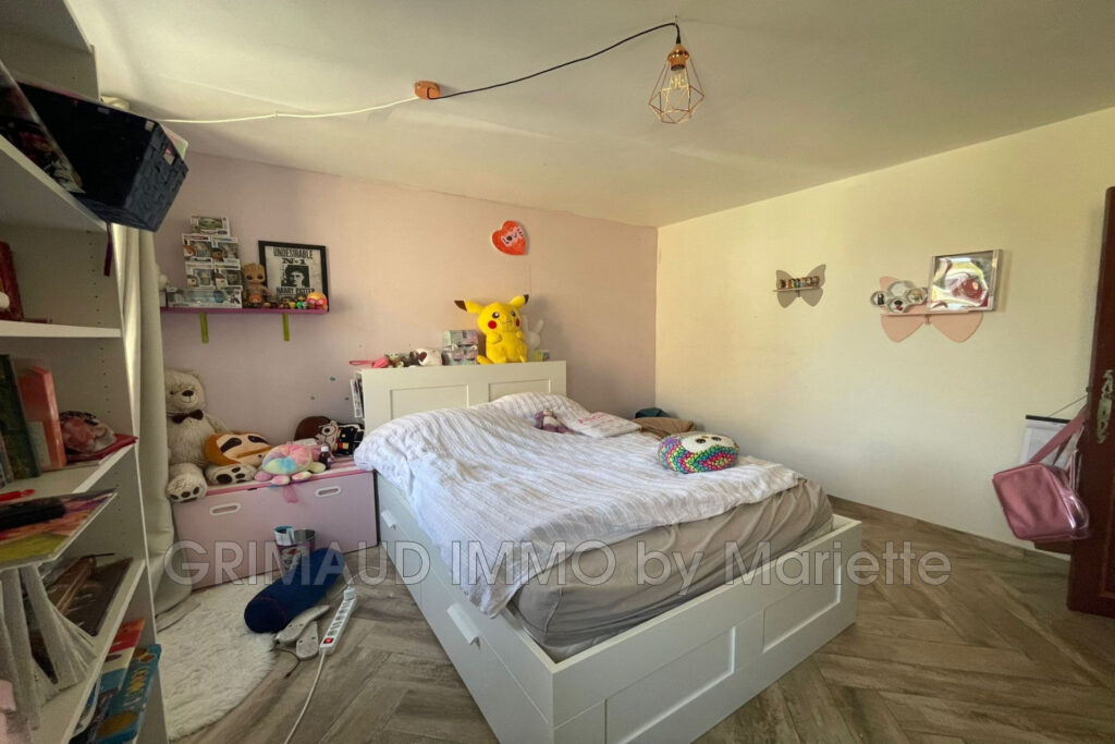 vente maison de village 6 Pièce(s) – 6 pièces – 4 chambres – 140.00 m²