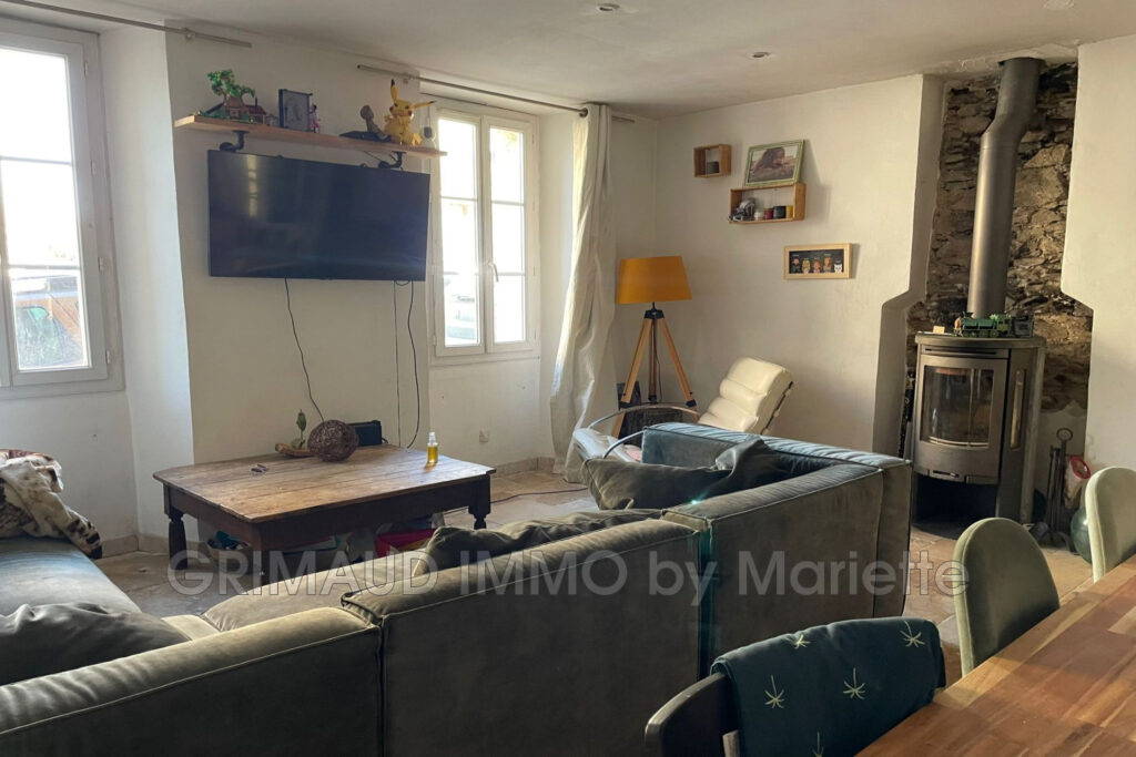 vente maison de village 6 Pièce(s) – 6 pièces – 4 chambres – 140.00 m²