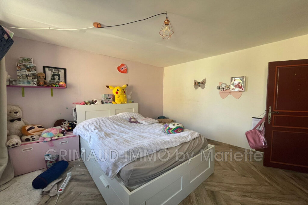 vente maison de village 6 Pièce(s) – 6 pièces – 4 chambres – 140.00 m²