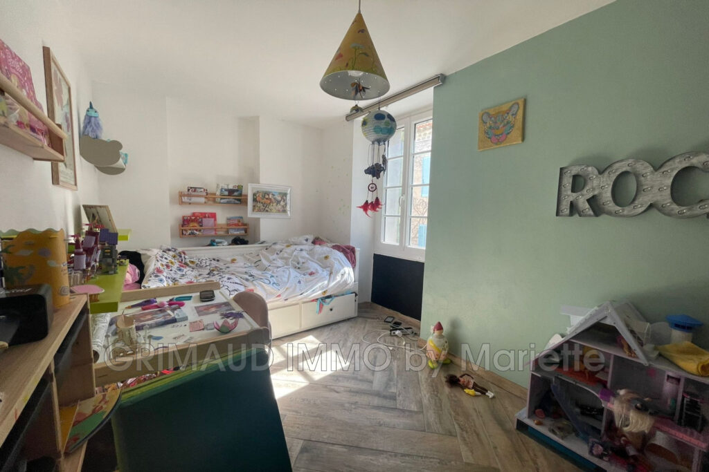 vente maison de village 6 Pièce(s) – 6 pièces – 4 chambres – 140.00 m²