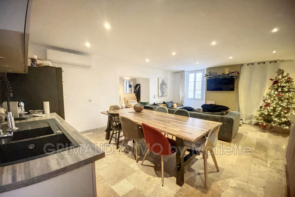 vente maison de village 6 Pièce(s) – 6 pièces – 4 chambres – 140.00 m²