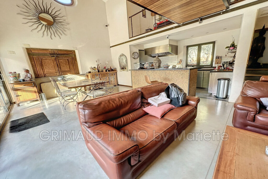 Opportunité rare pour chambres d’hôtes : 7 chambres à deux pas – 9 pièces – 7 chambres – 360.00 m²