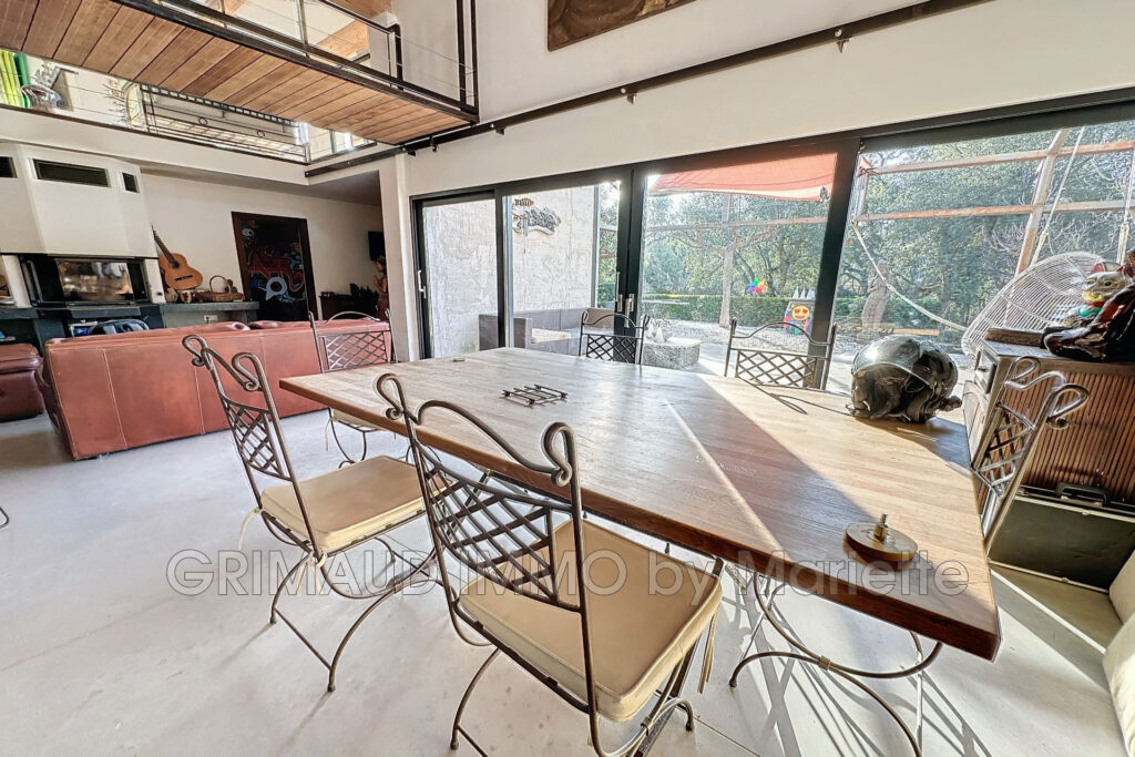 Opportunité rare pour chambres d’hôtes : 7 chambres à deux pas – 9 pièces – 7 chambres – 360.00 m²