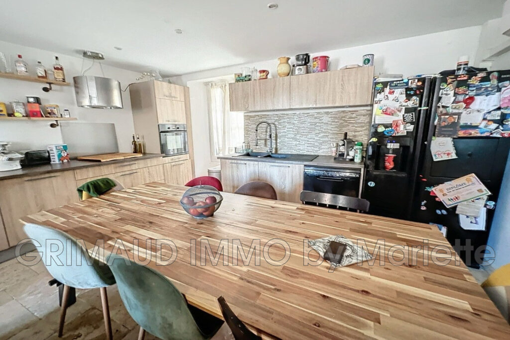 vente maison de village 6 Pièce(s) – 6 pièces – 4 chambres – 140.00 m²