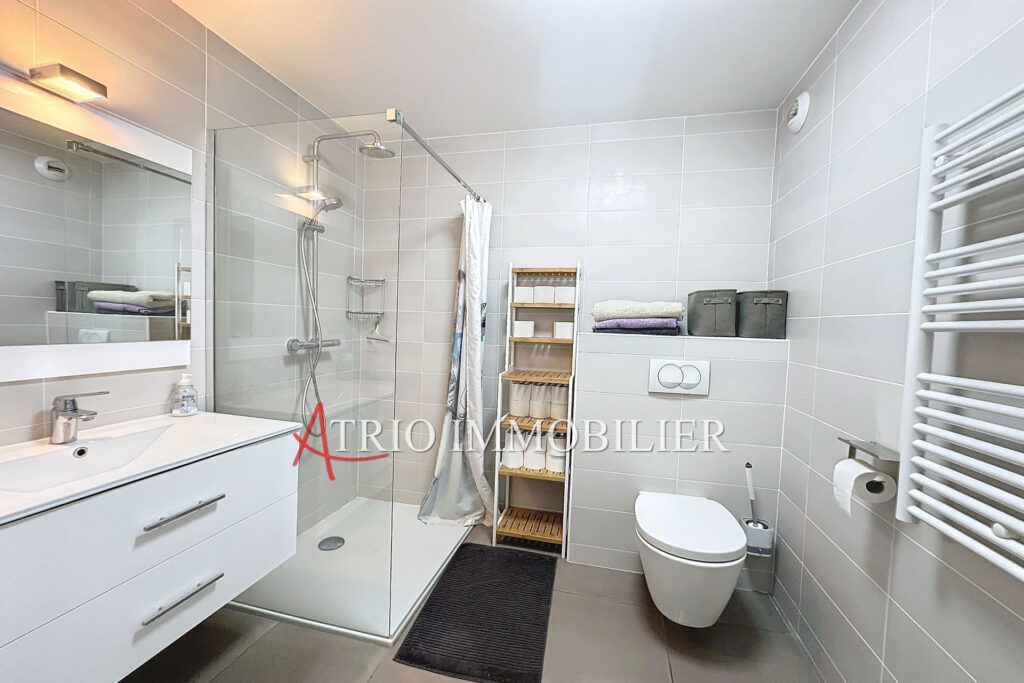 Dans une magnifique Résidence récente avec piscine à débordeme – 1 pièce – NR chambres – 28.00 m²