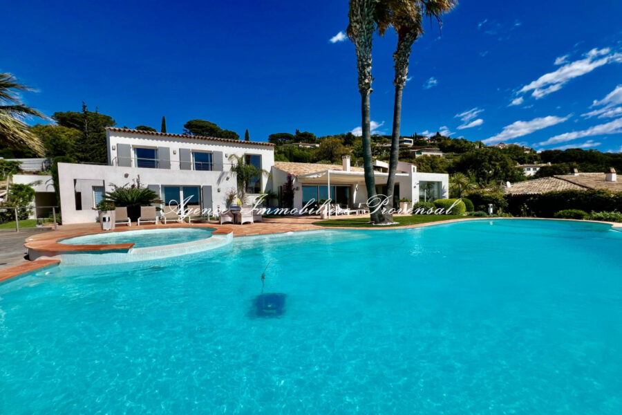 Maison à louer à Grimaud