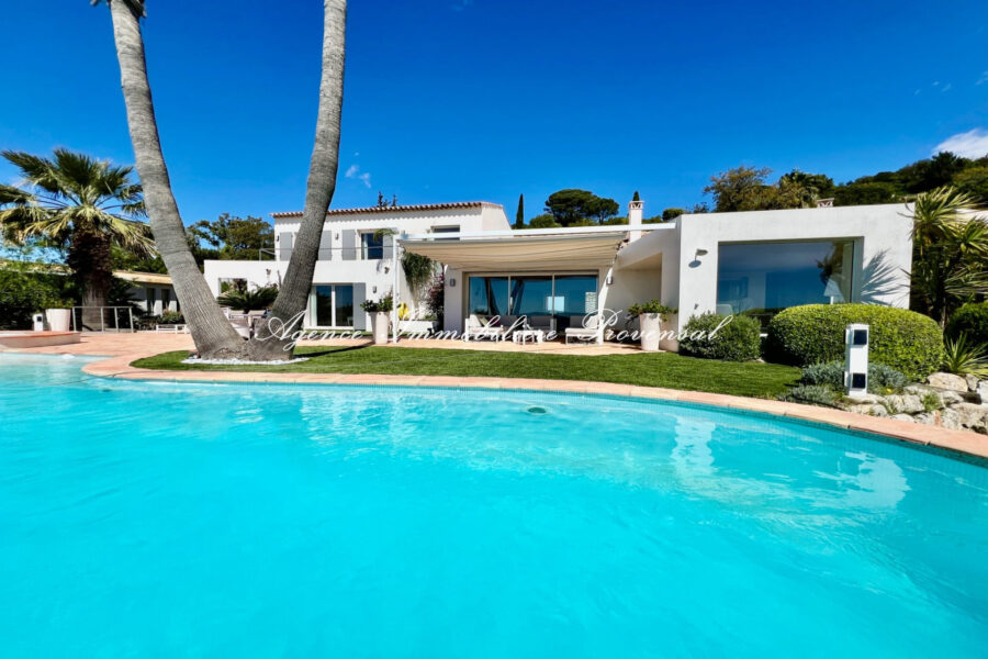 Maison à louer à Grimaud