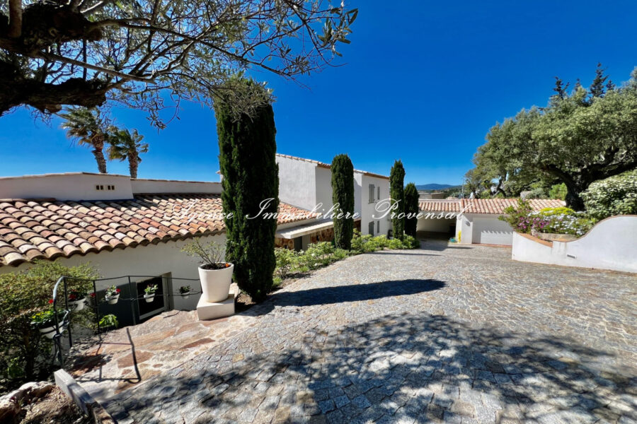 Maison à louer à Grimaud