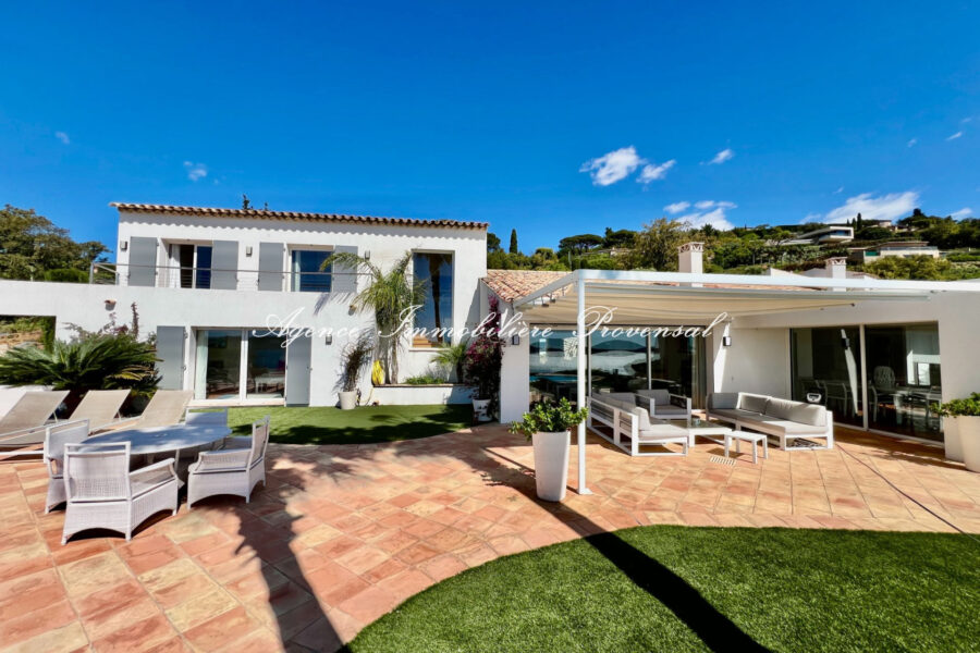 Maison à louer à Grimaud
