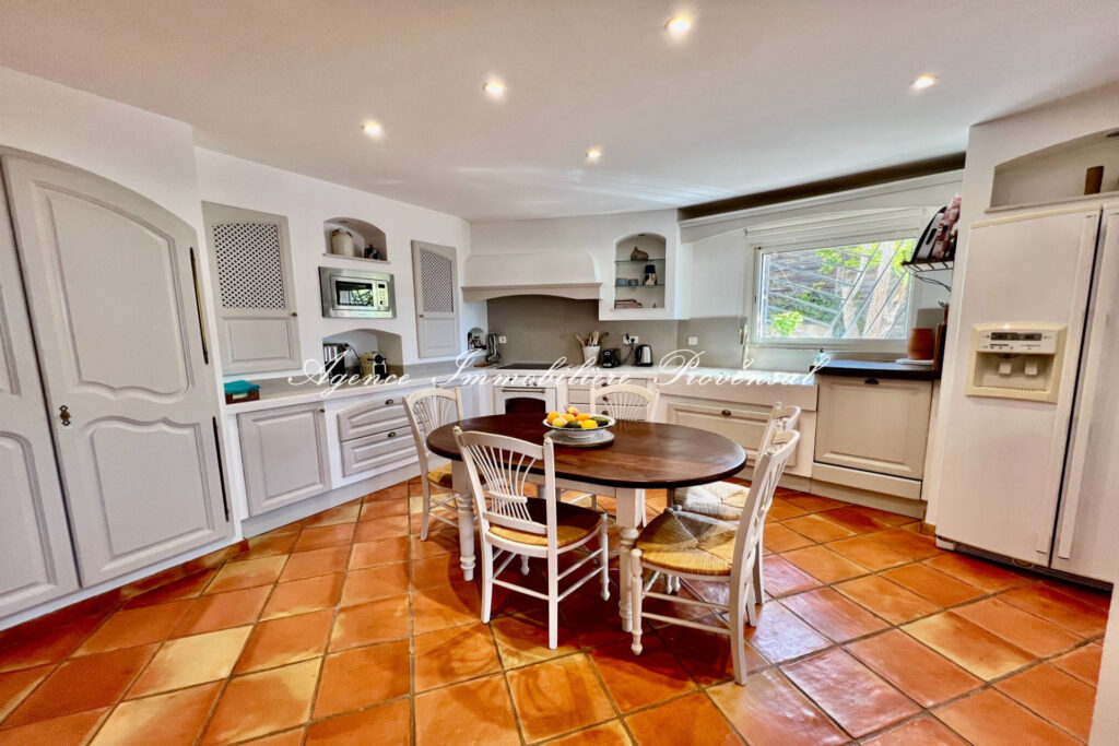 location saisonnière villa 7 Pièce(s) – 7 pièces – 6 chambres – 250.00 m²