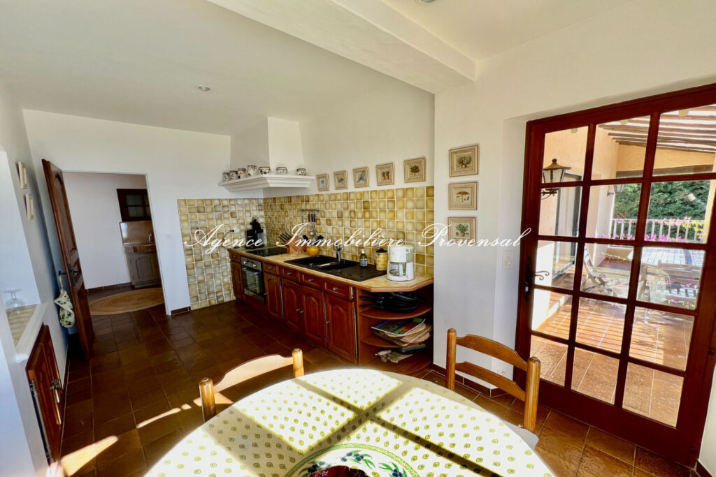 location saisonnière villa provençale 5 Pièce(s) – 5 pièces – 3 chambres – 120.00 m²