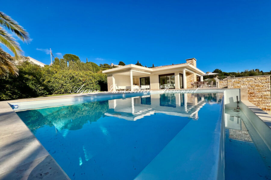 Maison à louer à Les issambres