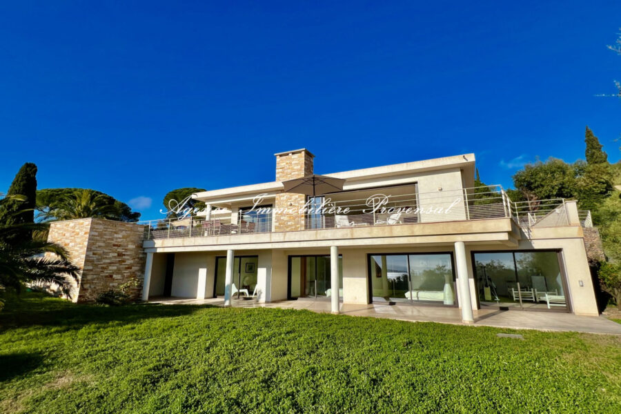 Maison à louer à Les issambres