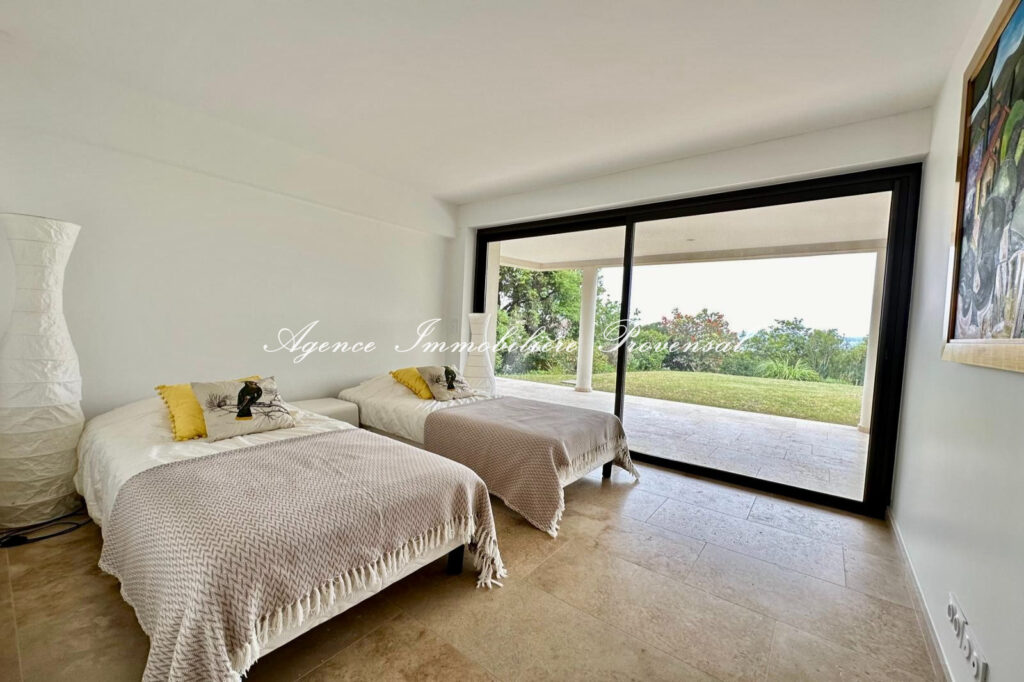 location saisonnière villa 5 Pièce(s) – 5 pièces – 4 chambres – 200.00 m²