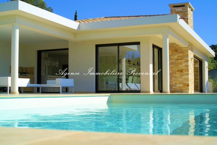 Maison à louer à Les issambres