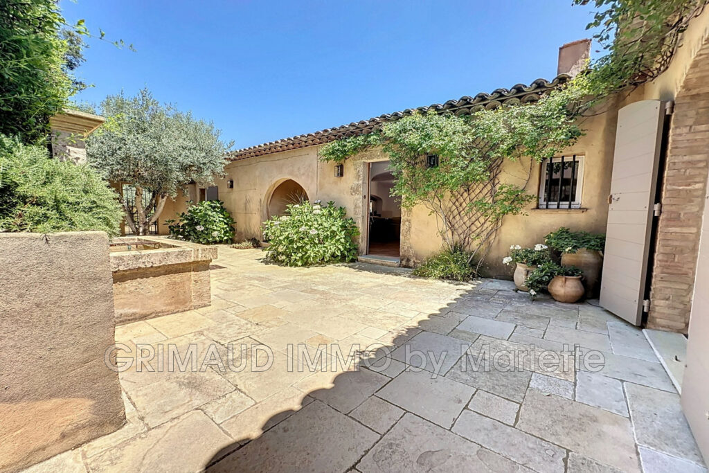 Propriété de Charme avec Vue Panoramique sur le Château de Gri – 6 pièces – 4 chambres – 185.00 m²