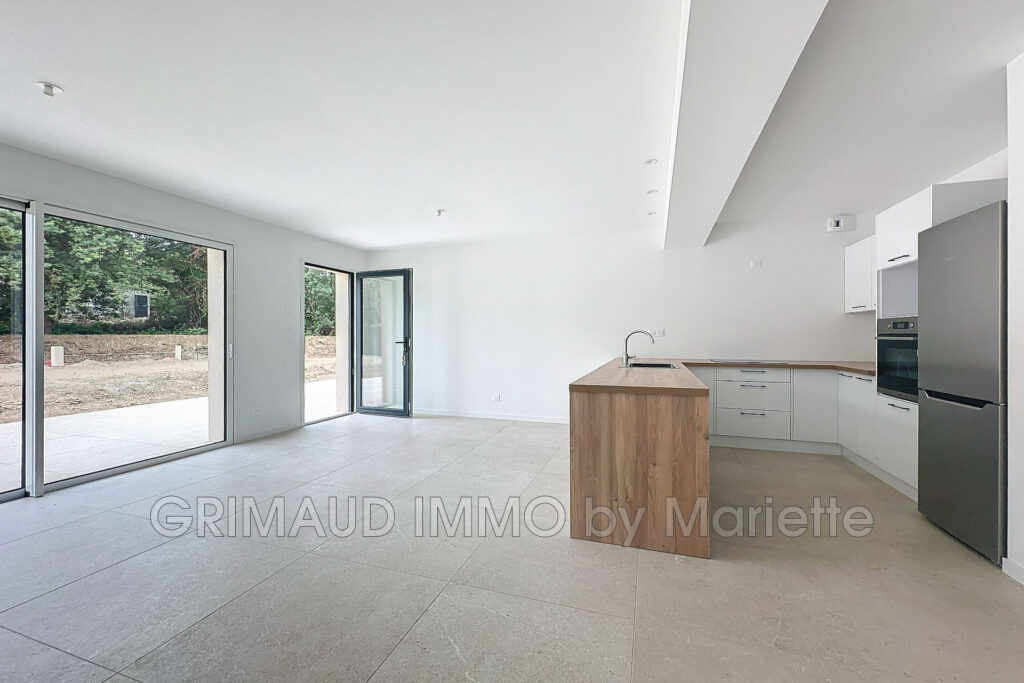 Mazet de charme à Beauvallon ? Jardin, terrasses et prestation – 3 pièces – 2 chambres – 72.81 m²