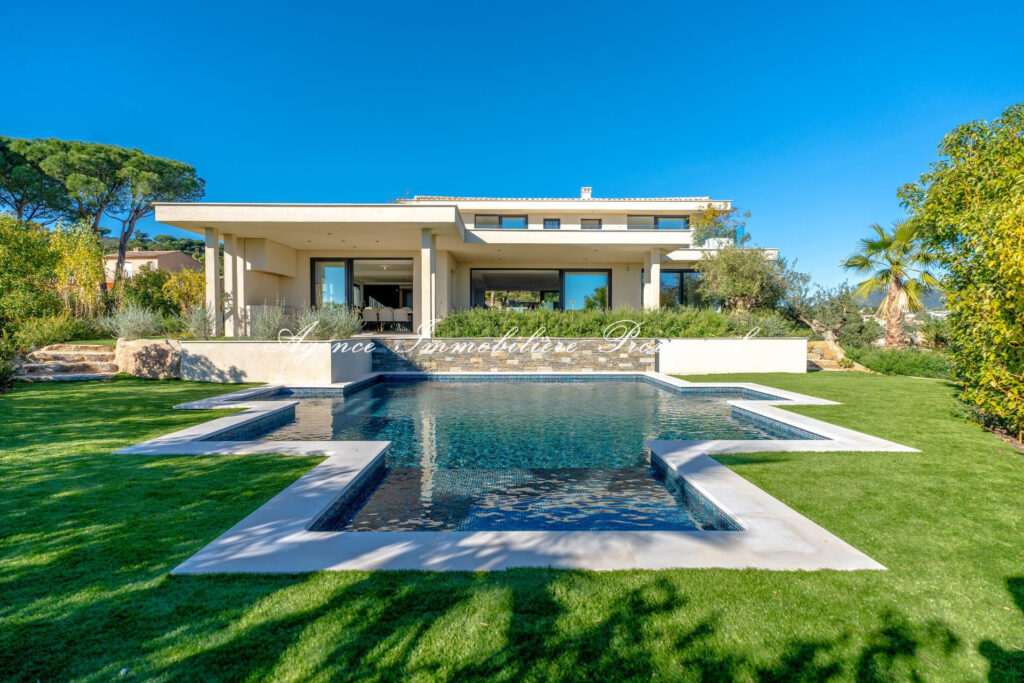 vente villa 6 Pièce(s) – 6 pièces – 4 chambres – 370.00 m²