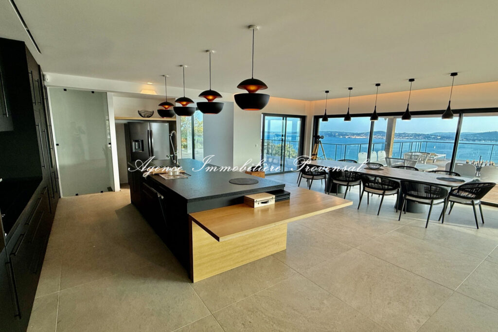 vente maison contemporaine 6 Pièce(s) – 6 pièces – 5 chambres – 383.00 m²