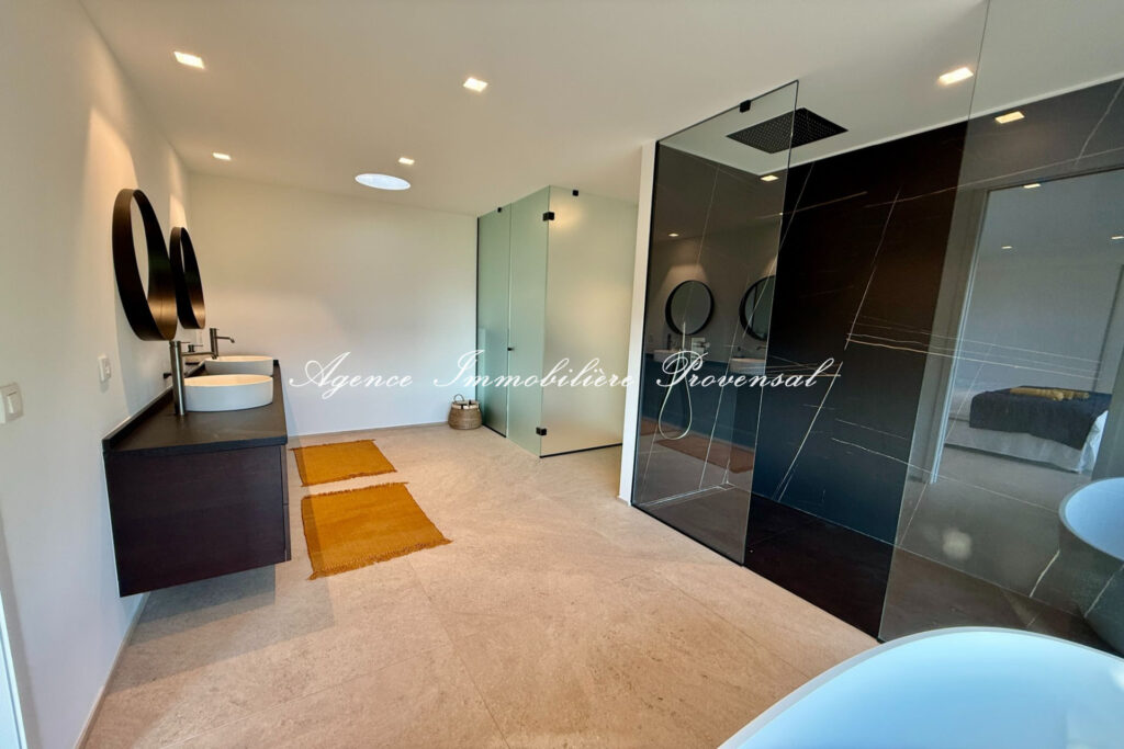 vente maison contemporaine 6 Pièce(s) – 6 pièces – 5 chambres – 383.00 m²