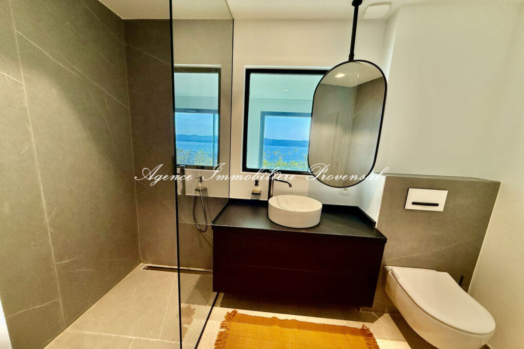 vente maison contemporaine 6 Pièce(s) – 6 pièces – 5 chambres – 383.00 m²