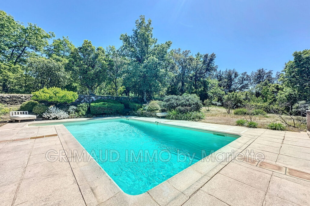 Maison familiale avec piscine et terrain de 5000 m² – 5 pièces – 4 chambres – 101.81 m²