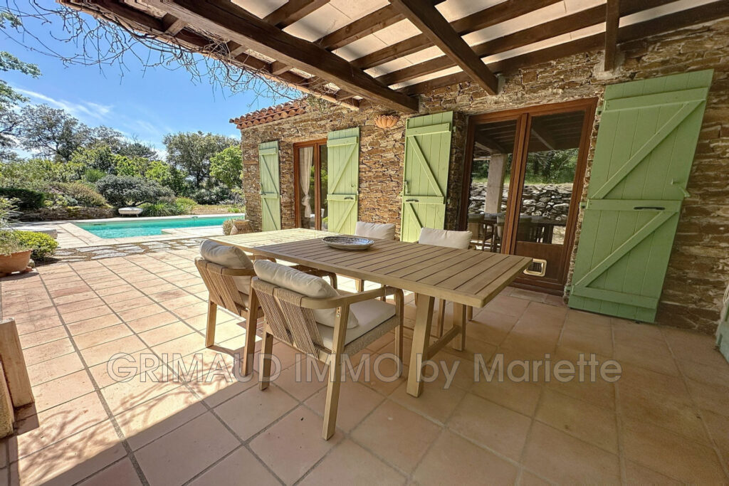 Maison familiale avec piscine et terrain de 5000 m² – 5 pièces – 4 chambres – 101.81 m²