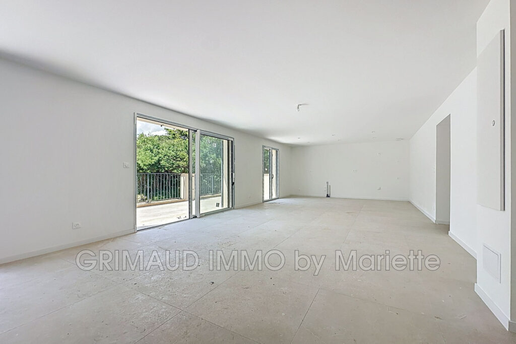 Appartement spacieux de 107 m², à deux pas des plages – 4 pièces – 3 chambres – 107.43 m²
