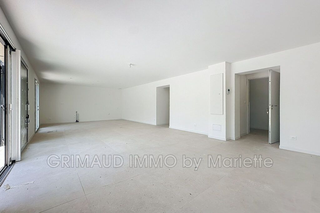 Appartement spacieux de 107 m², à deux pas des plages – 4 pièces – 3 chambres – 107.43 m²