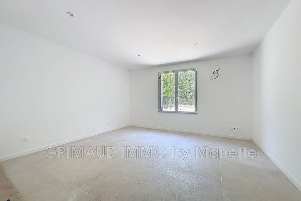 Appartement spacieux de 107 m², à deux pas des plages – 4 pièces – 3 chambres – 107.43 m²