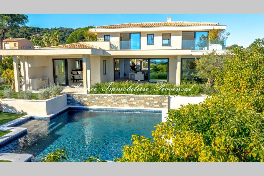 vente villa 6 Pièce(s) – 6 pièces – 4 chambres – 370.00 m²