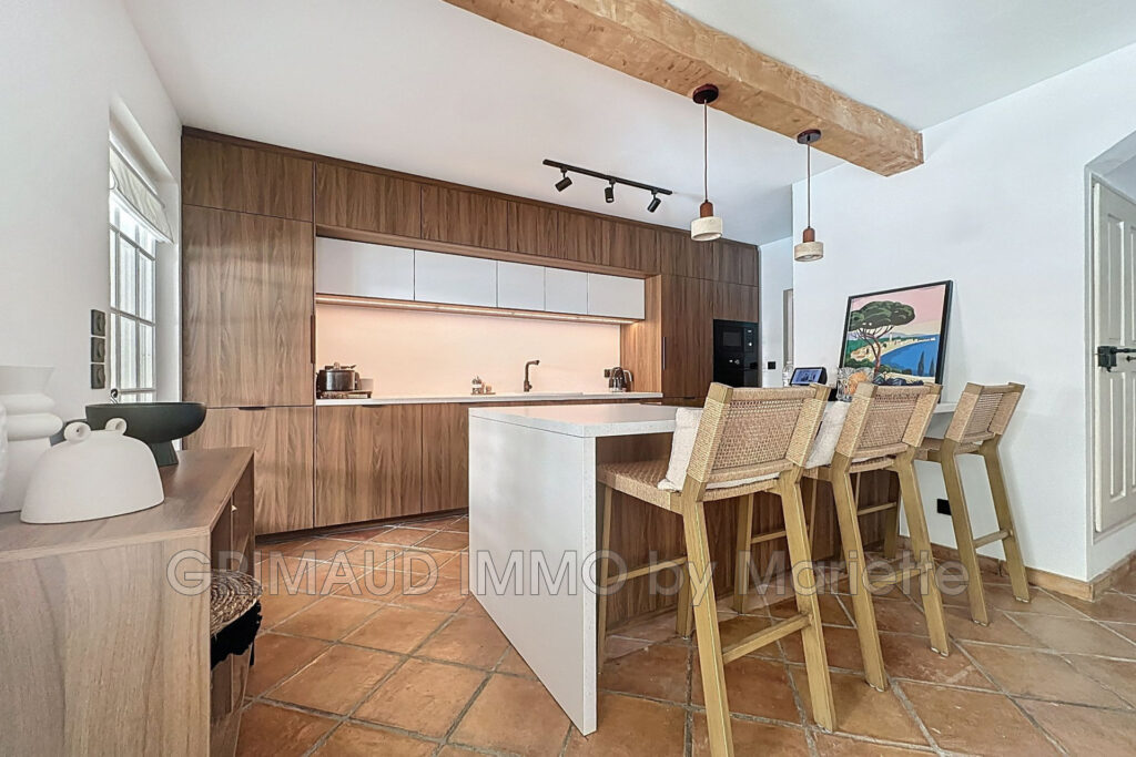 belle proprieté avec 4 chambres et appartement, garage et pisc – 6 pièces – 5 chambres – 197.24 m²