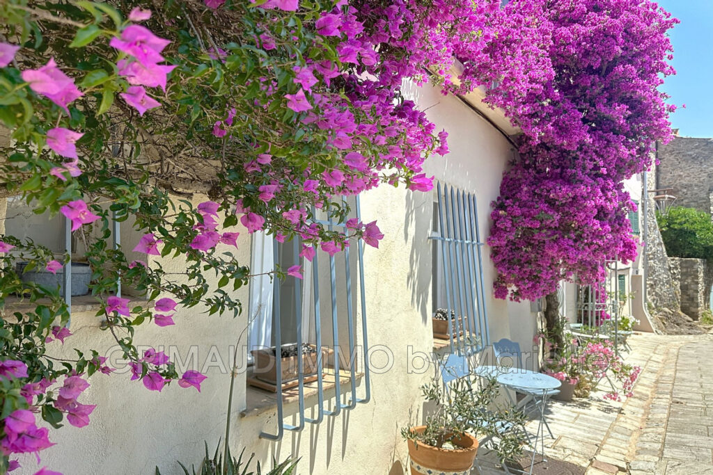 Coup de coeur au village ? 2 chambres et belle terrasse – 3 pièces – 2 chambres – 76.63 m²