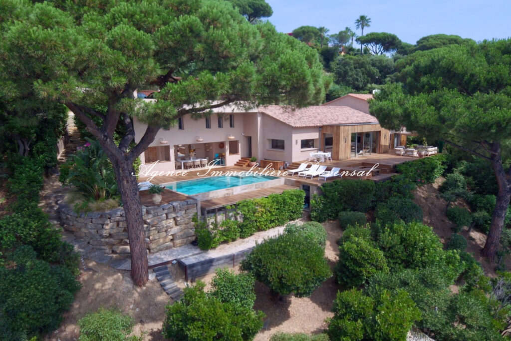 vente villa 6 Pièce(s) – 6 pièces – 5 chambres – 260.00 m²