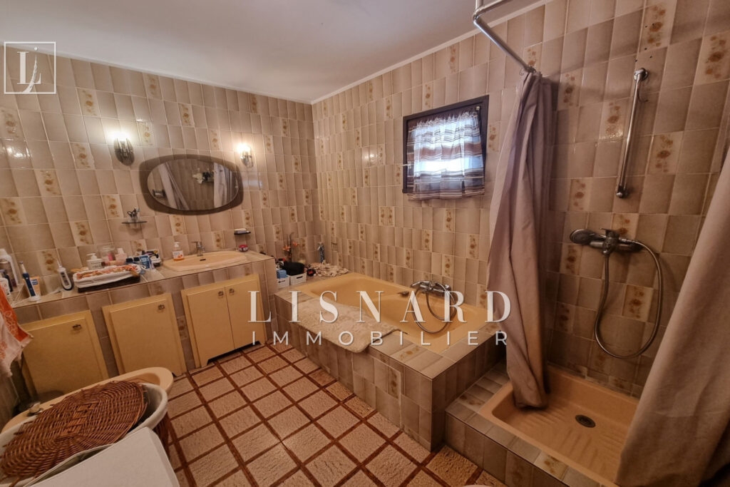 vente maison 8 Pièce(s) – 8 pièces – 8 chambres – 235.00 m²