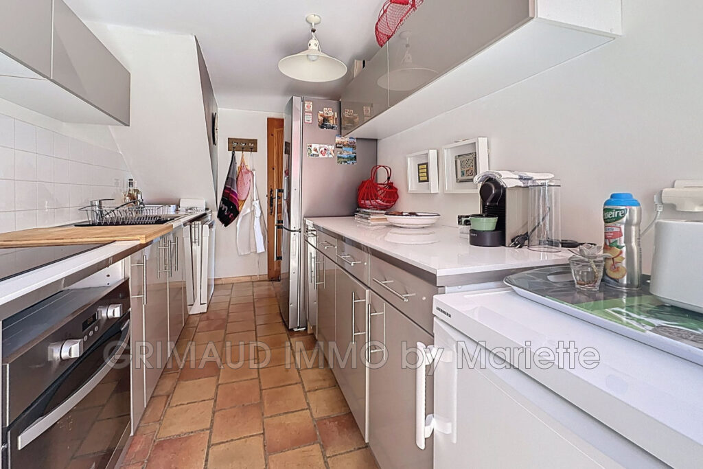 À deux pas du village, maison avec vue panoramique sur la mer  – 4 pièces – 3 chambres – 107.00 m²