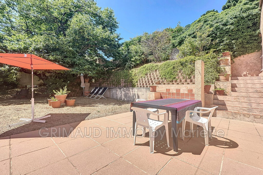 À deux pas du village, maison avec vue panoramique sur la mer  – 4 pièces – 3 chambres – 107.00 m²