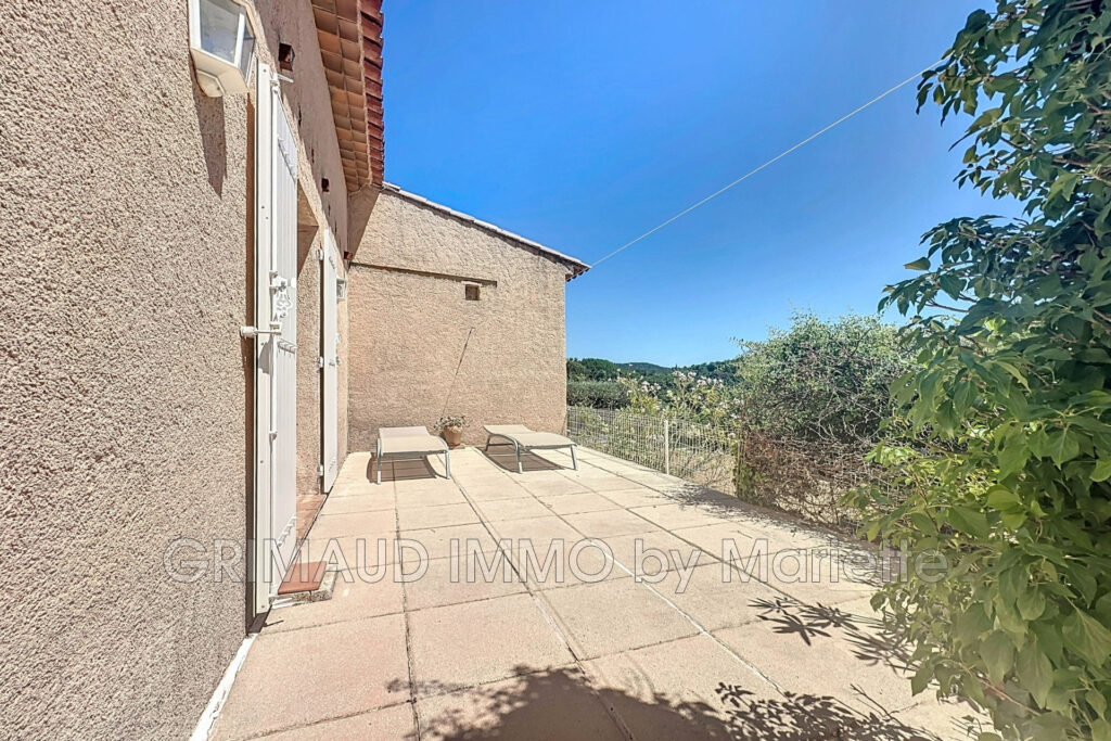 À deux pas du village, maison avec vue panoramique sur la mer  – 4 pièces – 3 chambres – 107.00 m²