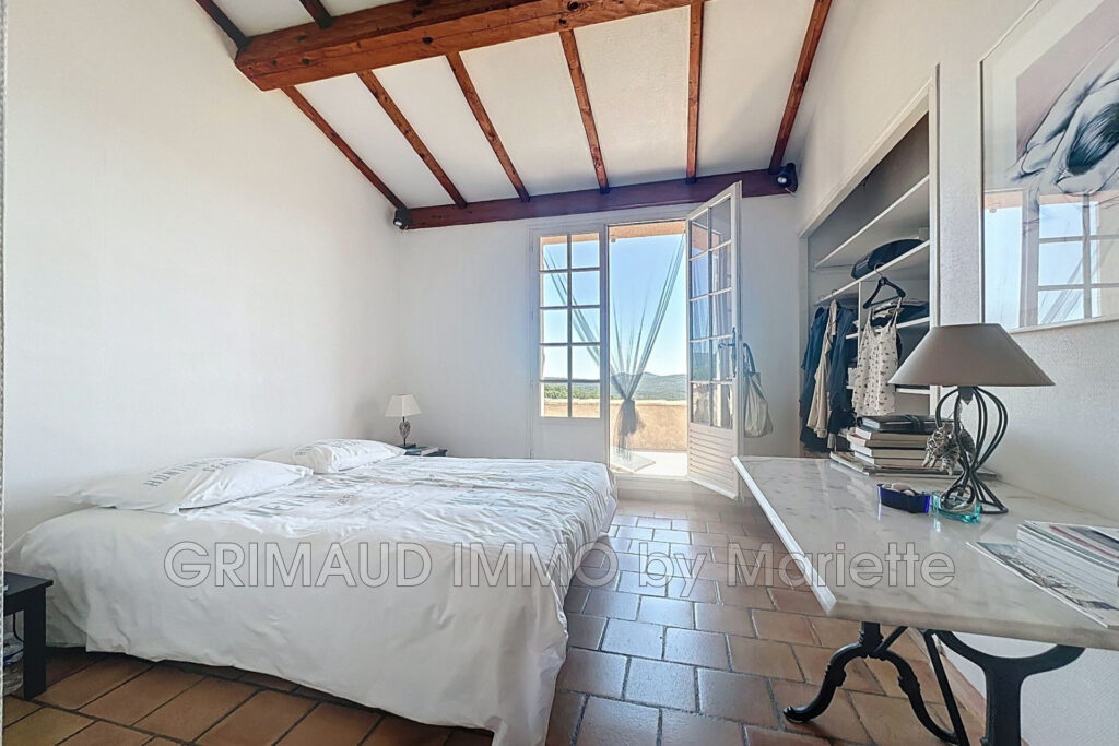 À deux pas du village, maison avec vue panoramique sur la mer  – 4 pièces – 3 chambres – 107.00 m²