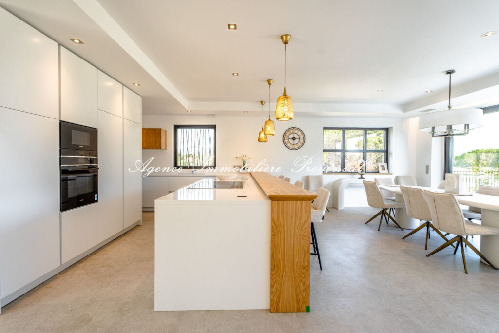 vente villa 7 Pièce(s) – 7 pièces – 6 chambres – 370.00 m²