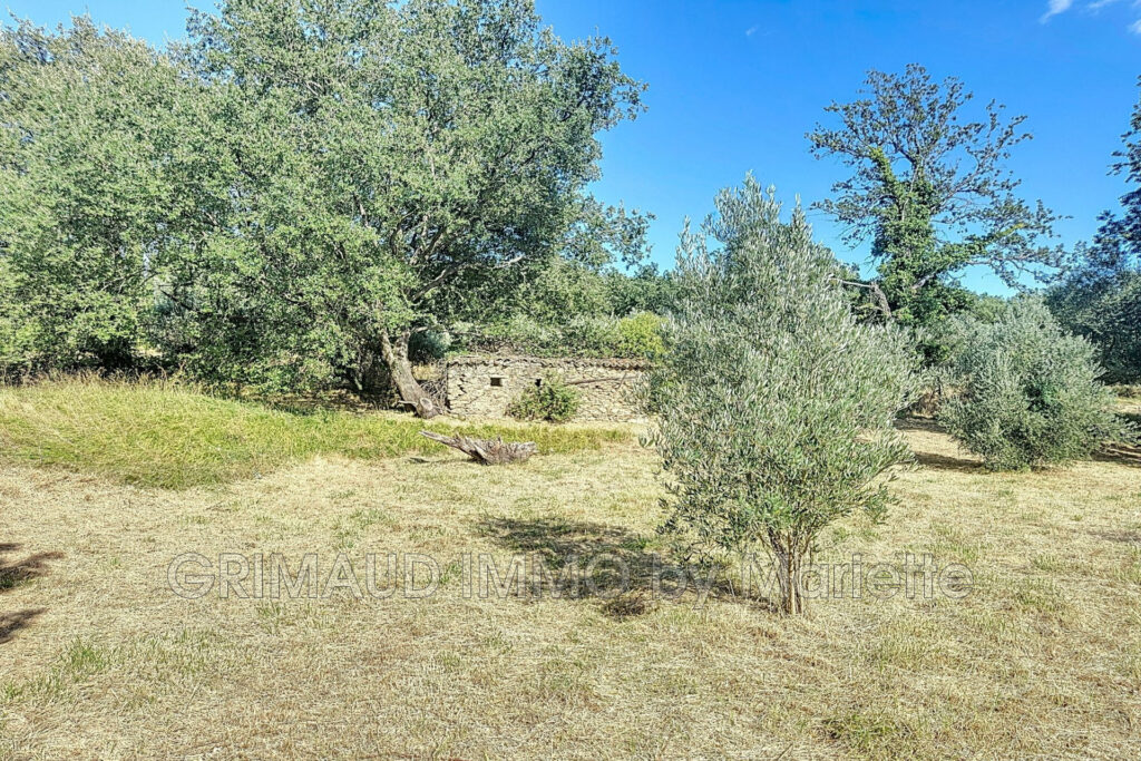 belle maison a saint clement, au calme avec grand terrain plat – 10 pièces – 7 chambres – 205.35 m²