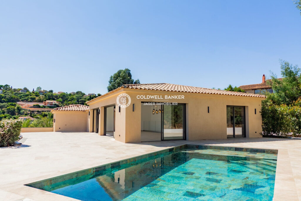 Villa rénovée Les Issambres – 5 pièces – 4 chambres – 270.00 m²