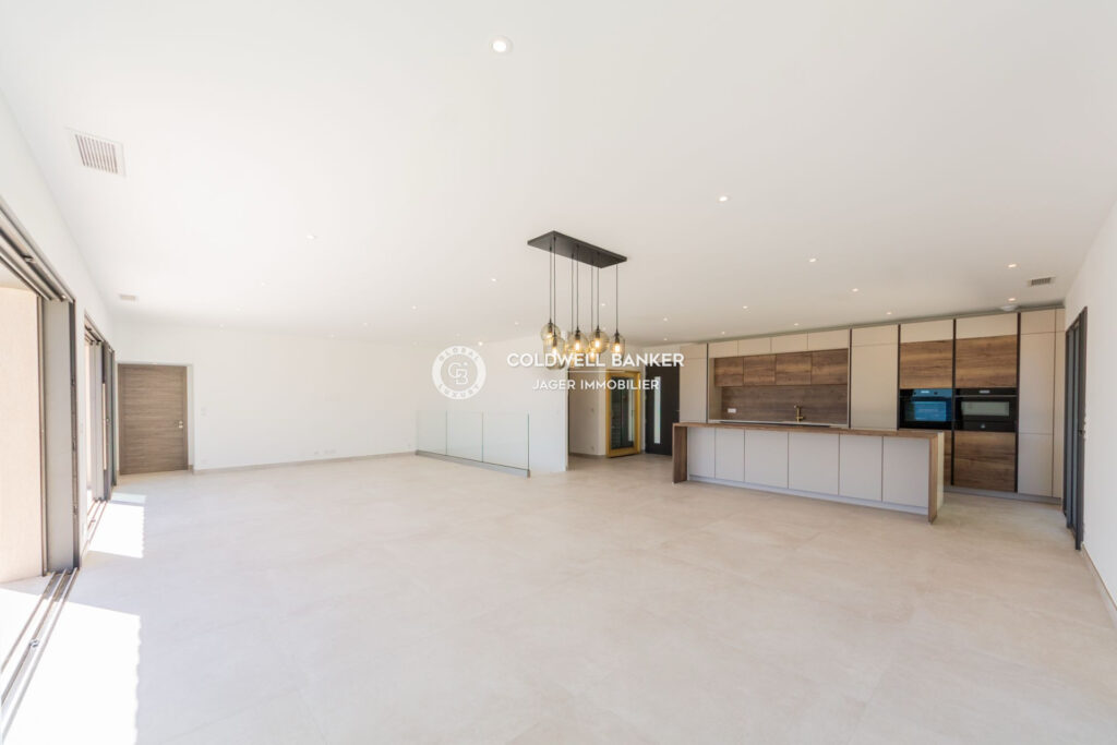 Villa rénovée Les Issambres – 5 pièces – 4 chambres – 270.00 m²