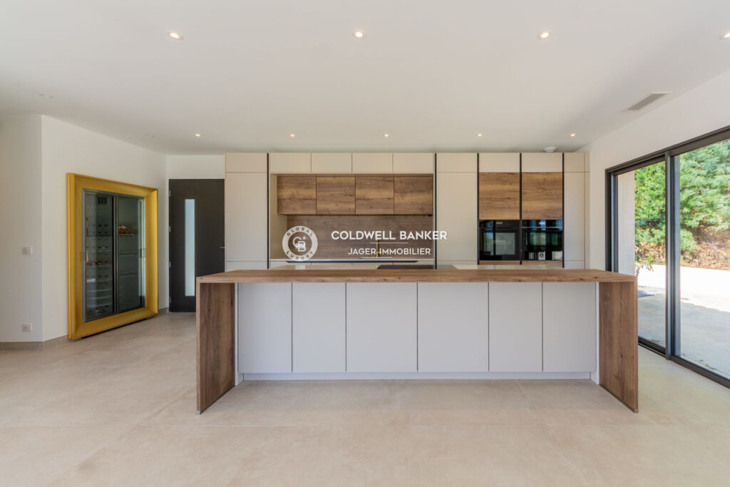 Villa rénovée Les Issambres – 5 pièces – 4 chambres – 270.00 m²