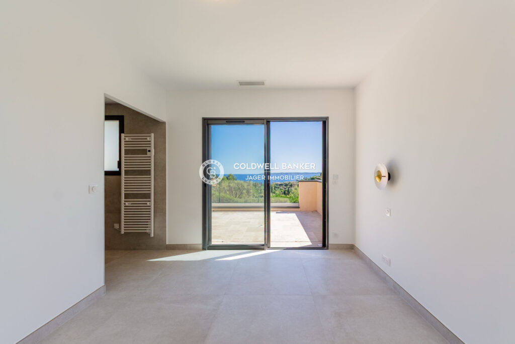 Villa rénovée Les Issambres – 5 pièces – 4 chambres – 270.00 m²