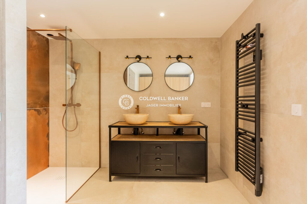 Villa rénovée Les Issambres – 5 pièces – 4 chambres – 270.00 m²