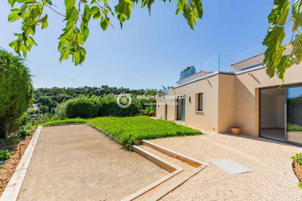 Villa rénovée Les Issambres – 5 pièces – 4 chambres – 270.00 m²